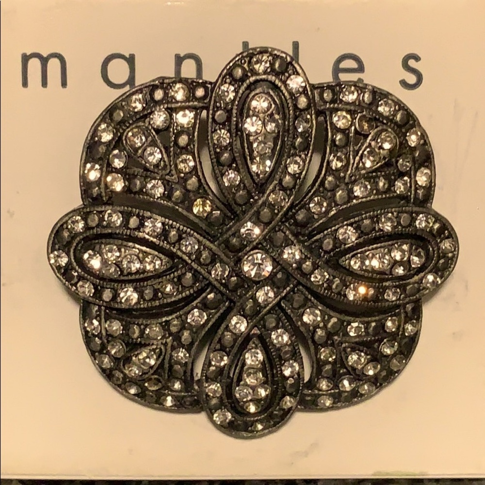 Mantles gorgeous white rhinestone brooch